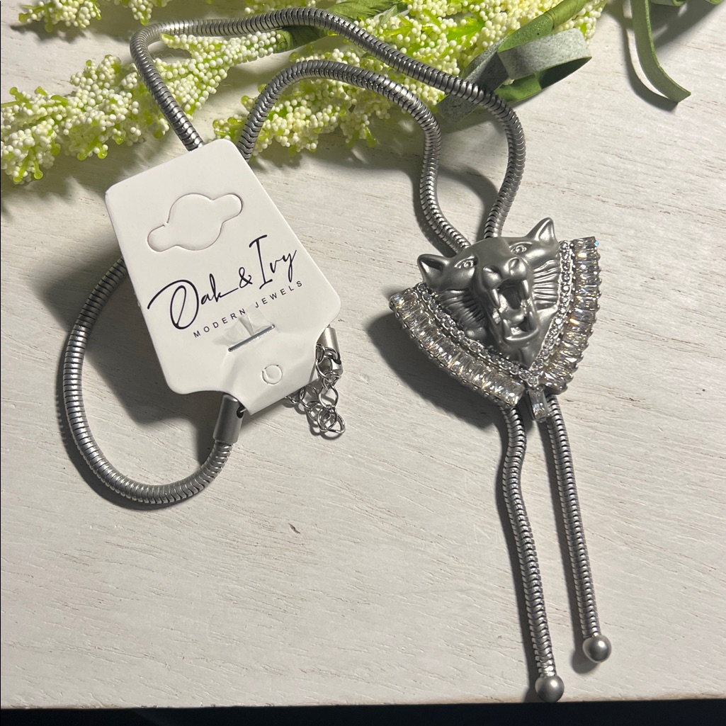 Oak&Ivy Bolo Necklace